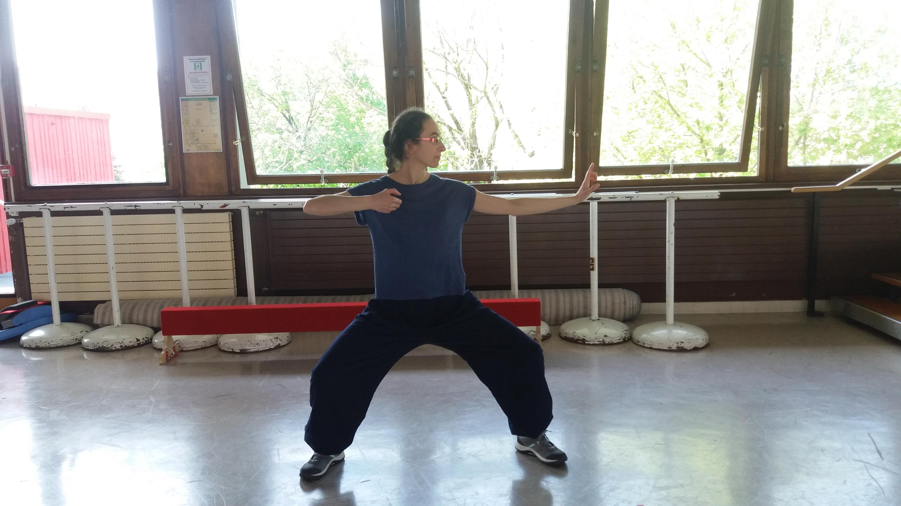 Professeure de Qi Gong à Vernier et Geneve pratiquant le mouvement Bander l